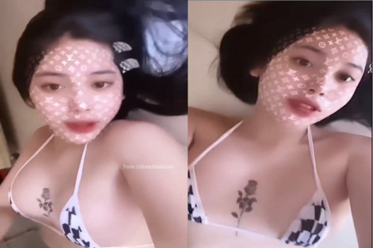 Clip khiêu khích nàng đẹp với vòng một quyến rũ mê hoặc