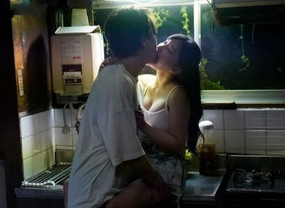 Karen Yuzuriha là một cô gái thèm khát tình dục, cô ấy cuốn vào việc quan hệ tình dục suốt ngày đêm không biết đến ngán chán.