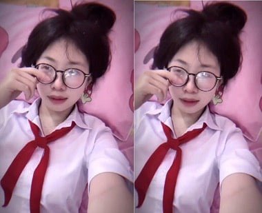 Khăn quàng đỏ như cờ muốn làm tình miệt mài